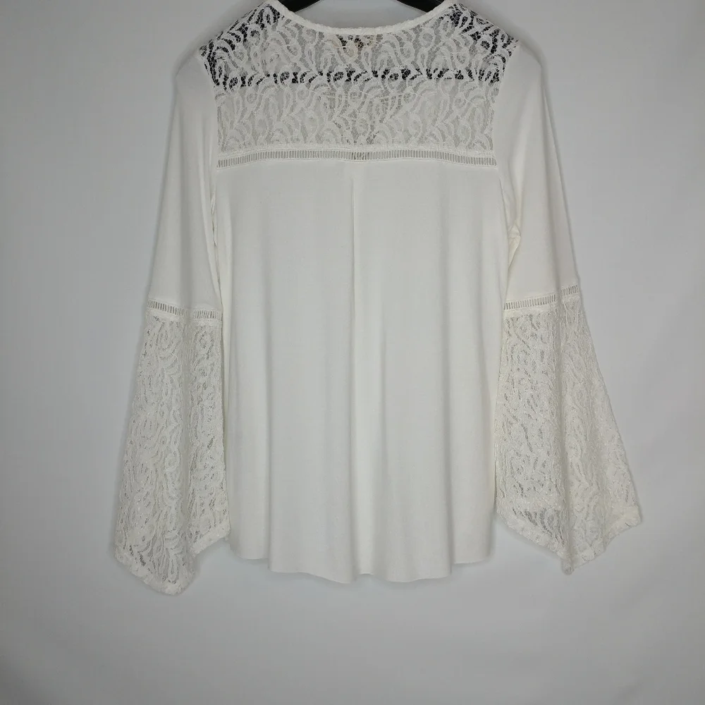 Democracy Women's Bell SLV V-Neck Lace Up Top - Picture 11 of 13